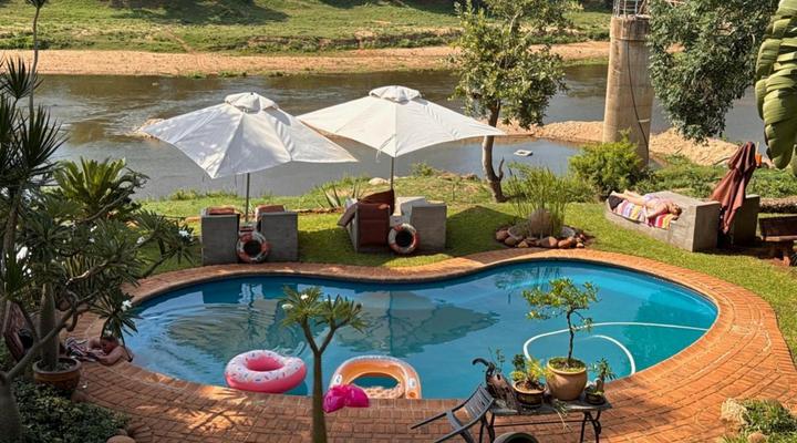 River House Guest Lodge