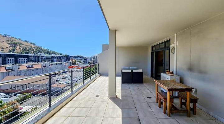 907 Quayside Apartment