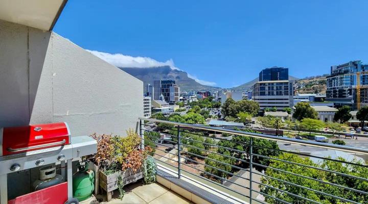 907 Quayside Apartment