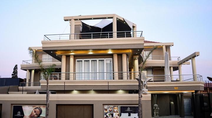 Golden Emperors Lodge & Spa