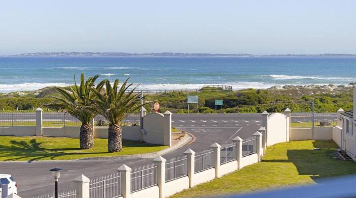 22 Big Bay Beach Club, Bloubergstrand