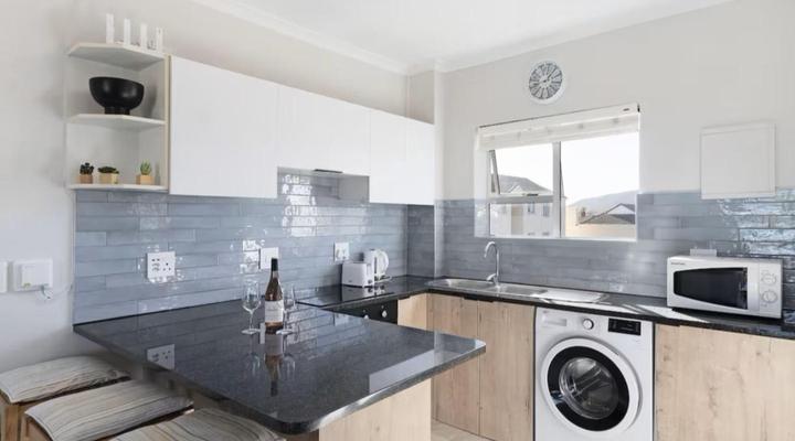 22 Big Bay Beach Club, Bloubergstrand