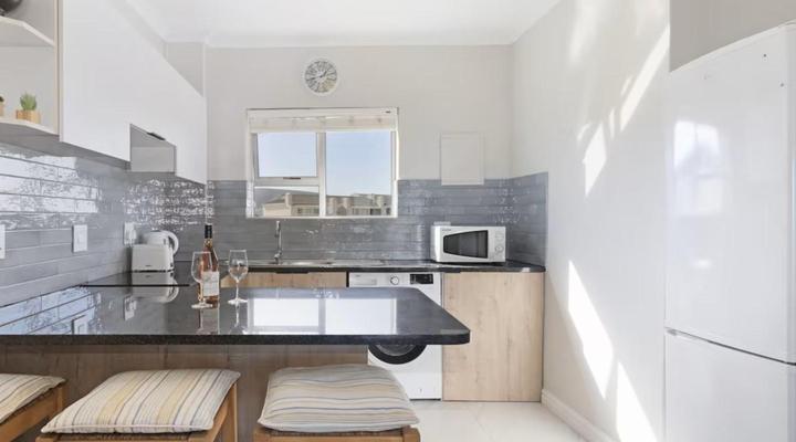 22 Big Bay Beach Club, Bloubergstrand