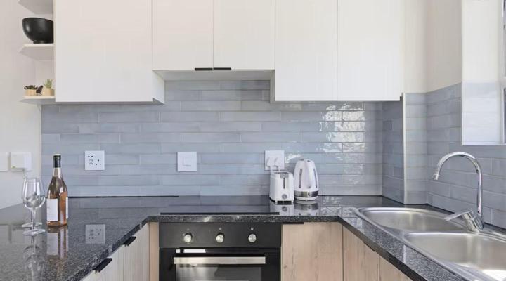 22 Big Bay Beach Club, Bloubergstrand