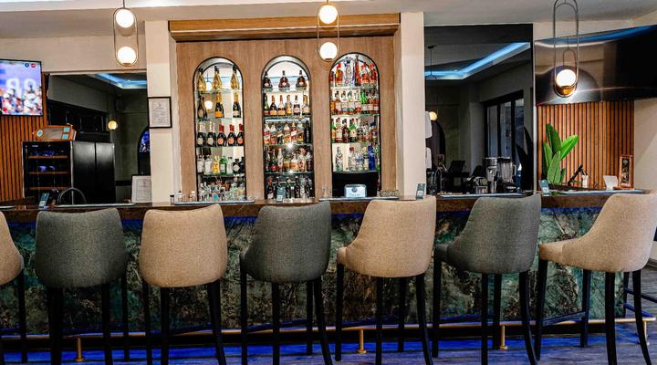 Q's Evander Hotel and Apartments