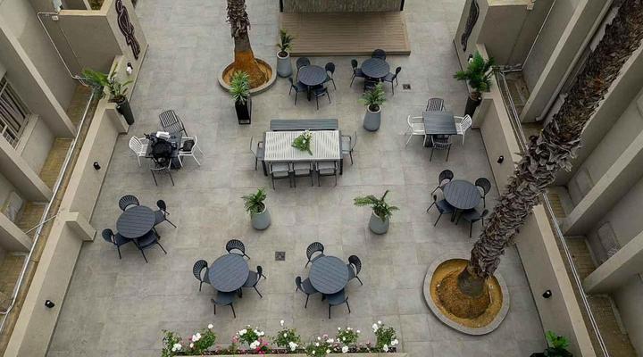 Q's Evander Hotel and Apartments