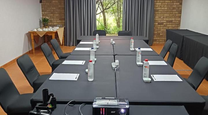 Airport Bird & Game Lodge