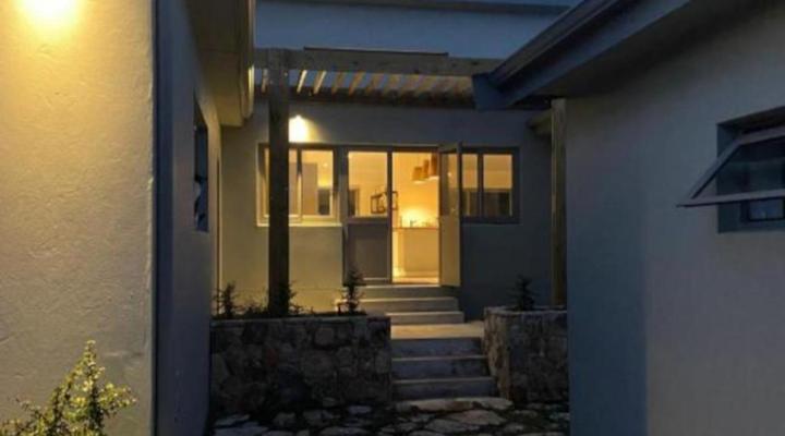 Sarah's Place -Stilbaai