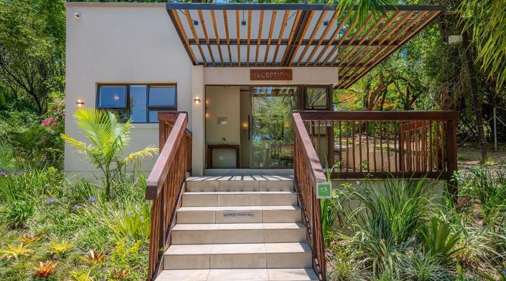 Bush Baby Valley Lodge