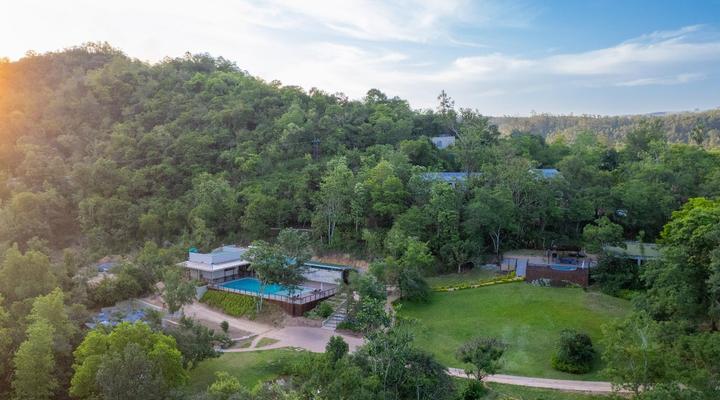 Bush Baby Valley Lodge