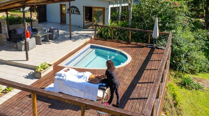 Bush Baby Valley Lodge