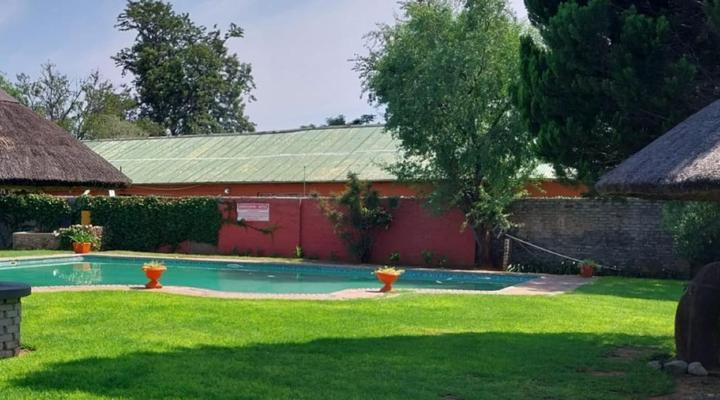 Bostons Lodge & Restaurant