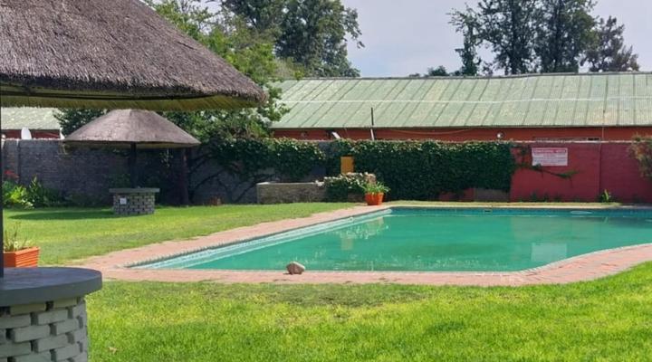 Bostons Lodge & Restaurant