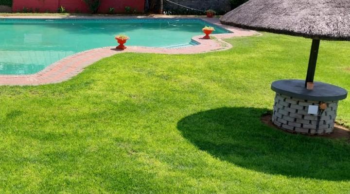 Bostons Lodge & Restaurant