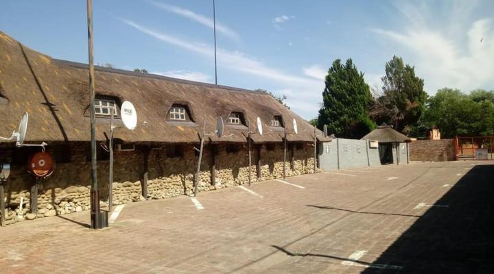 Bostons Lodge & Restaurant