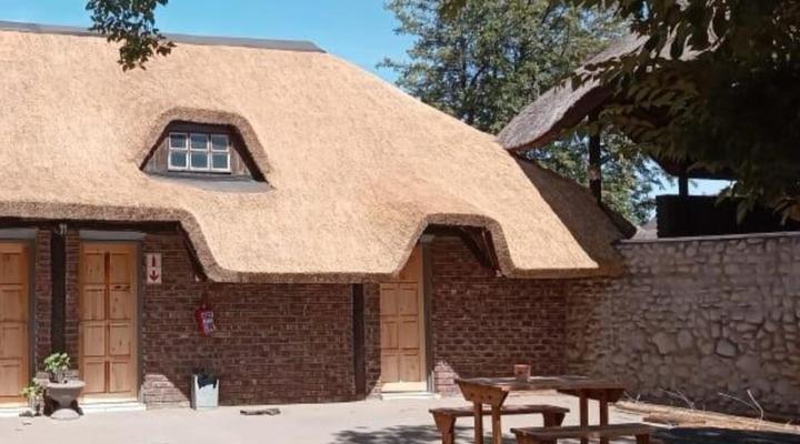 Bostons Lodge & Restaurant