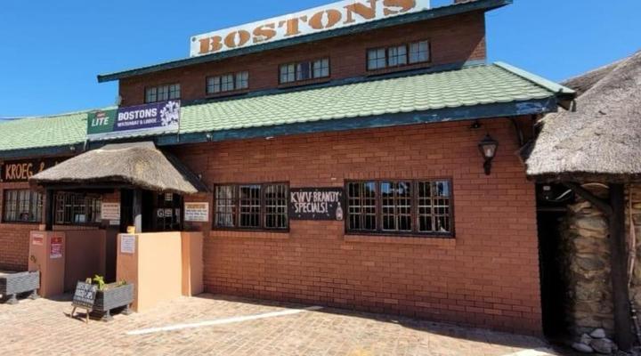 Bostons Lodge & Restaurant