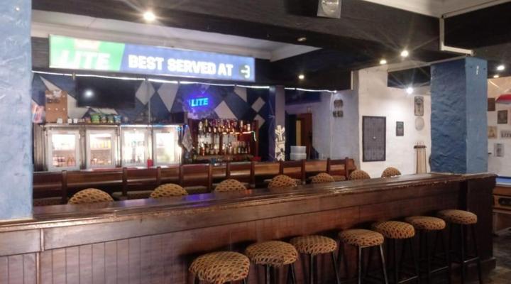 Bostons Lodge & Restaurant