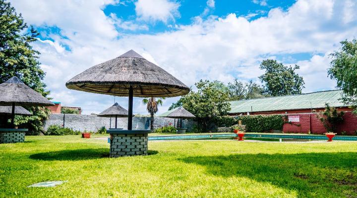 Bostons Lodge & Restaurant