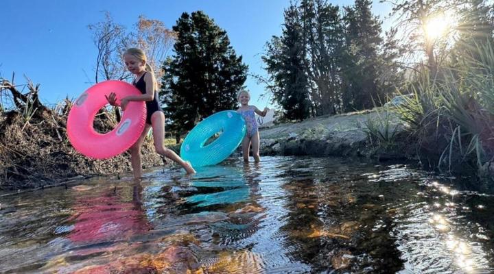 Stayatdestraadt Red Fin Cottage and Middeldeur Campsite