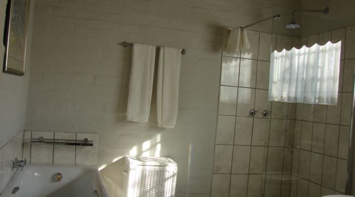 KrugerRiverVillas - HyenaHouse