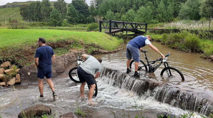 The Old Hatchery Mountain Retreat & Waterfall Restaurant & Pub