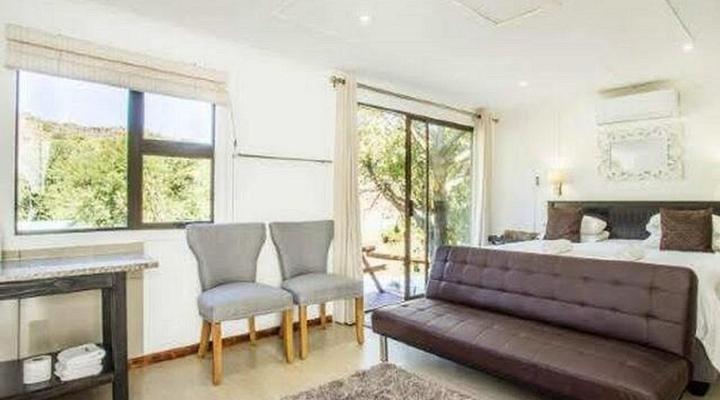 Old Mill Country Lodge, Working Ostrich Farm & Restaurant