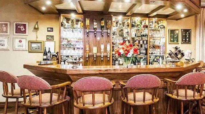The Woodpecker Inn
