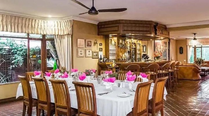 The Woodpecker Inn