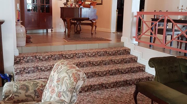 Sherwood's Country House