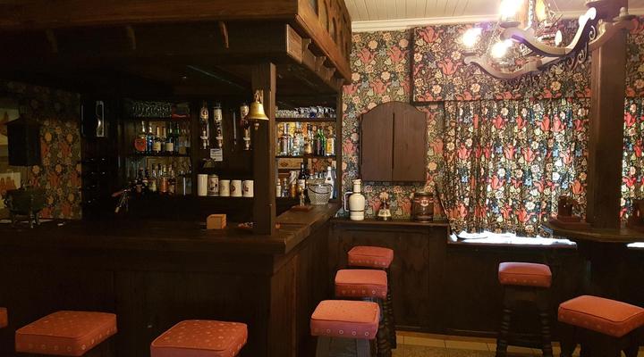 Sherwood's Country House