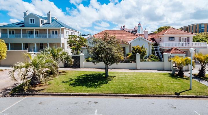 First Avenue Guesthouse