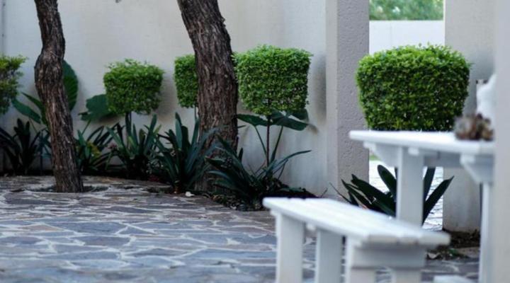 The Hedge Guesthouse