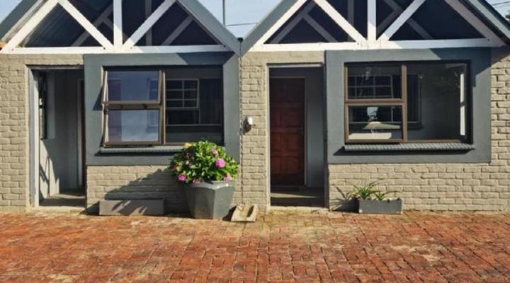 Livingwaters Self-Catering and Lazel Apartments