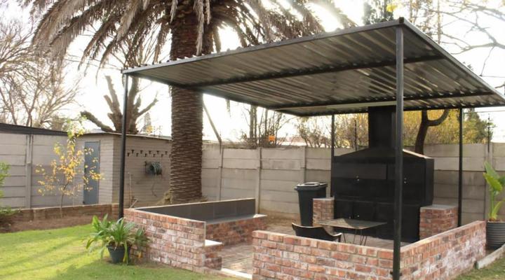 Livingwaters Self-Catering and Lazel Apartments