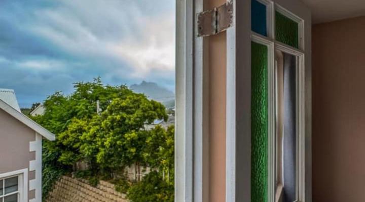 Hout Bay Gem: family duplex, Cape Town