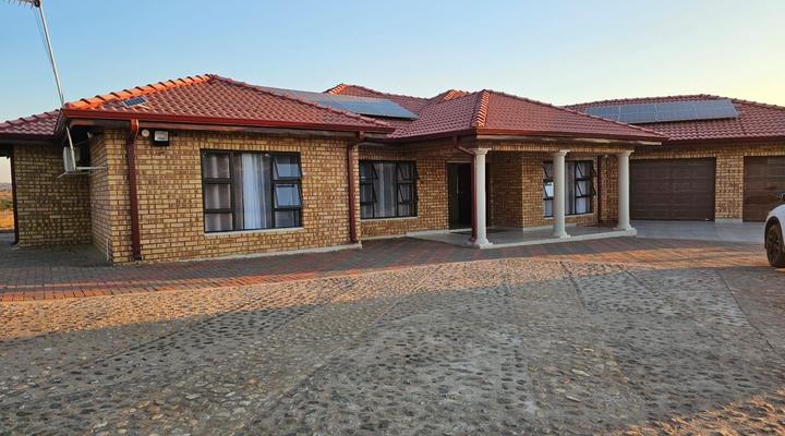 Outerspaces Farmhouse Retreat