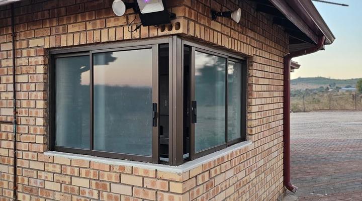 Outerspaces Farmhouse Retreat