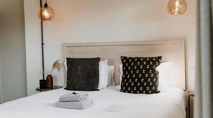 Lighthouse Guesthouse & Cafe