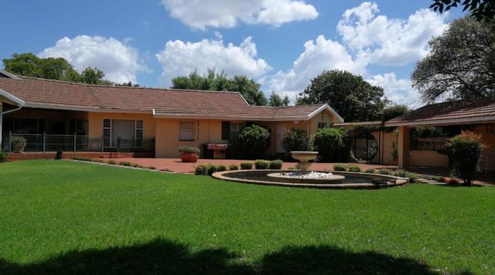 Royal Highness Lux Guesthouse