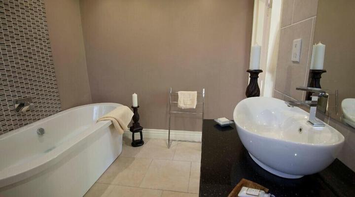 Woodlands Guest Lodge