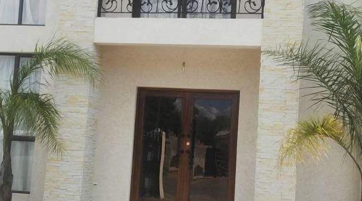 First Avenue Guest House