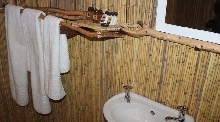 Dzibanana Lodge & Camping