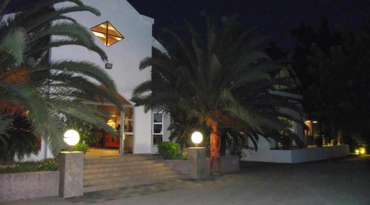 Out Of Africa Town Lodge