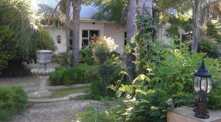 Out Of Africa Town Lodge