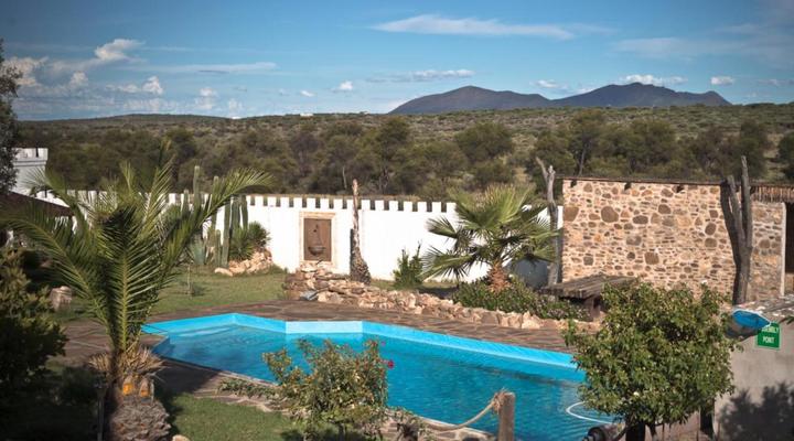 Sweet Thorn Retreat Airport Lodge