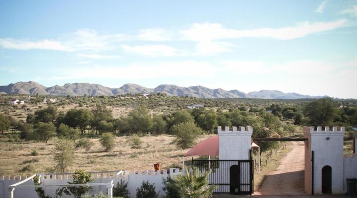 Sweet Thorn Retreat Airport Lodge