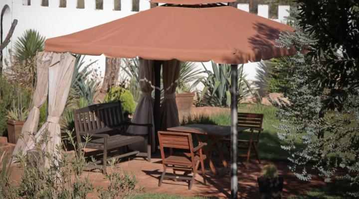 Sweet Thorn Retreat Airport Lodge