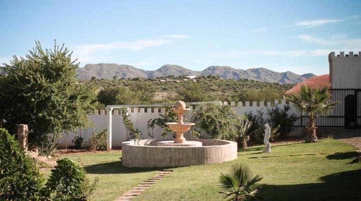 Sweet Thorn Retreat Airport Lodge