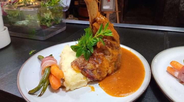 44 on Ennis - Guest Lodge